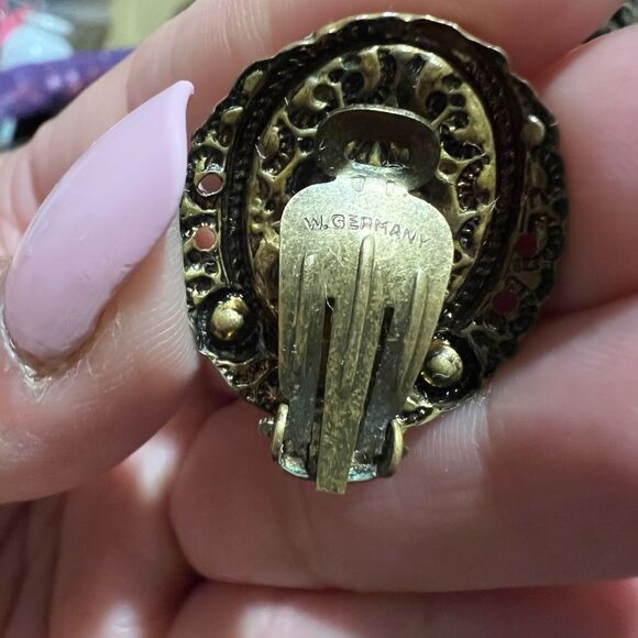 W. GERMANY FLORAL VINTAGE CLIP EARRINGS - Picture 3 of 3